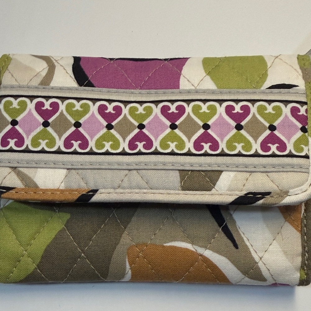 Vera Bradley Green and Pink Quilted Wallet - Picture 4 of 16